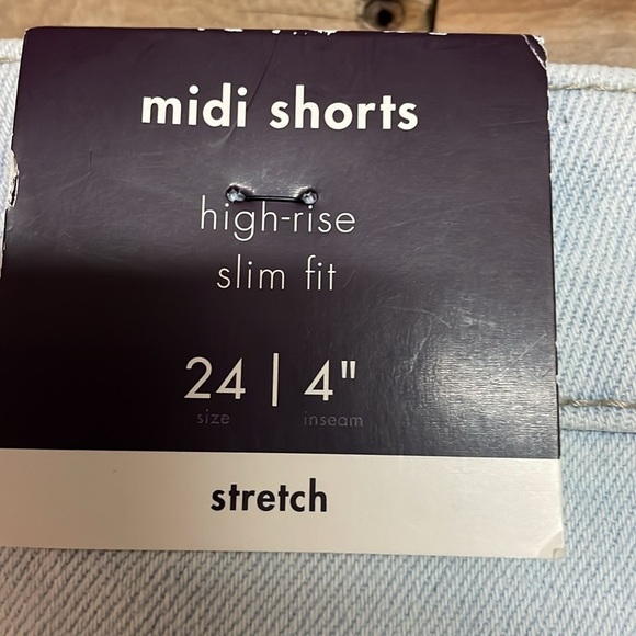 Ava & Viv size 24 High-rise Slim Fit No-gap Waistband Light Wash 4” Denim Shorts - Picture 7 of 9